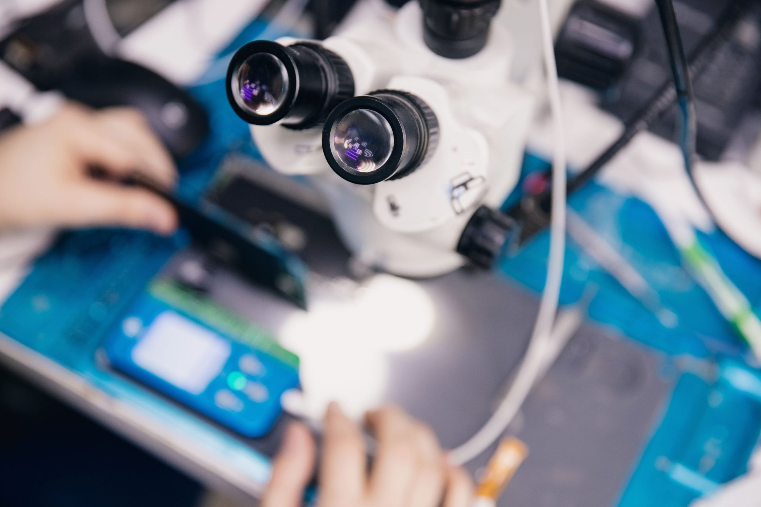 How to Clean and Disinfect an Industrial Microscope